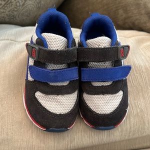 Stride Rite Made to Play shoes- size 6xw